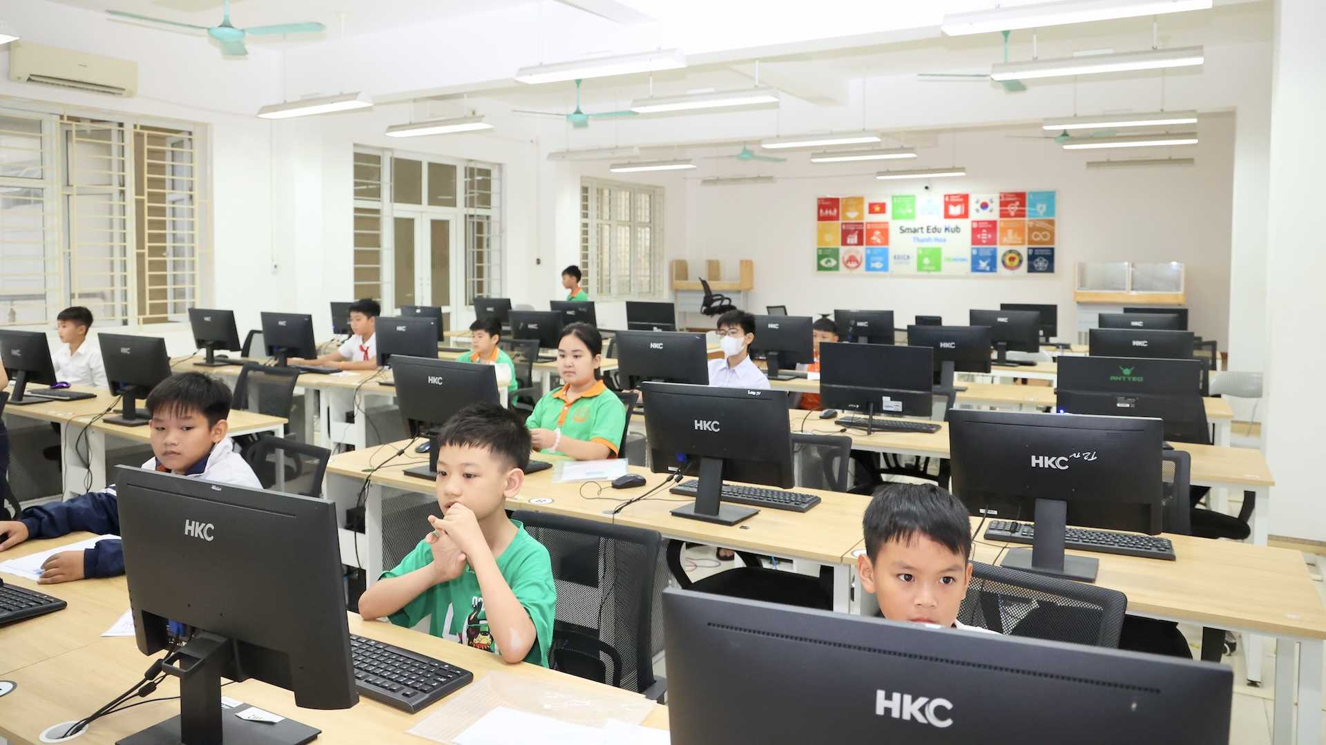 Trao giải Hội thi Tin học trẻ toàn tỉnh Thanh Hóa năm 2026 tổ chức tại Trường Đại học Hồng Đức